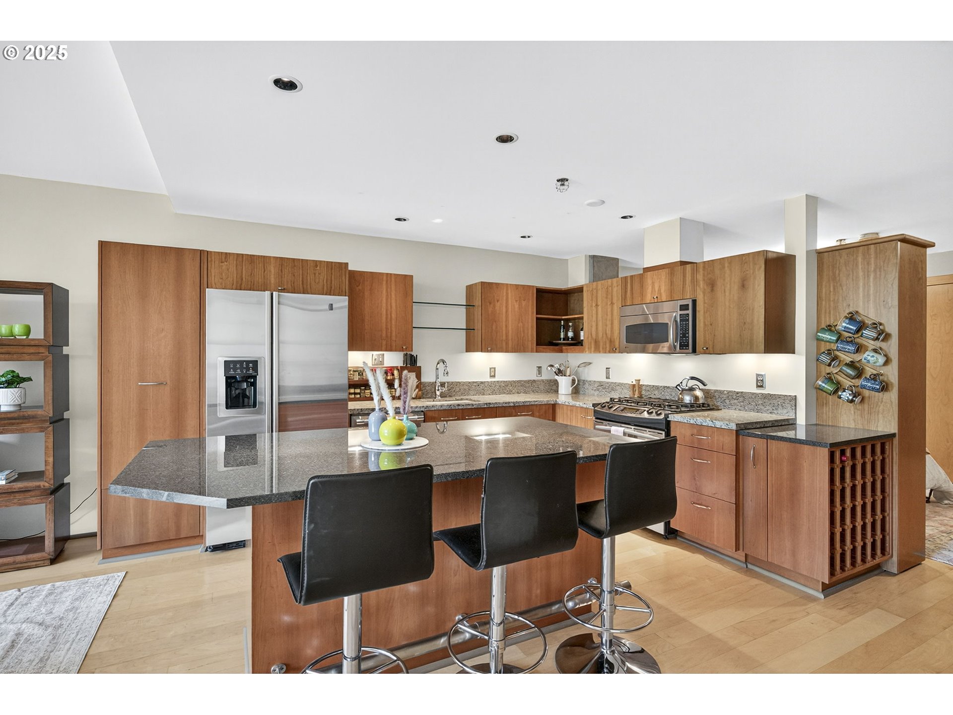 1221 Southwest 10th Avenue, Unit 306 Portland, OR 97205 - Photo 6 of 48 Living Room