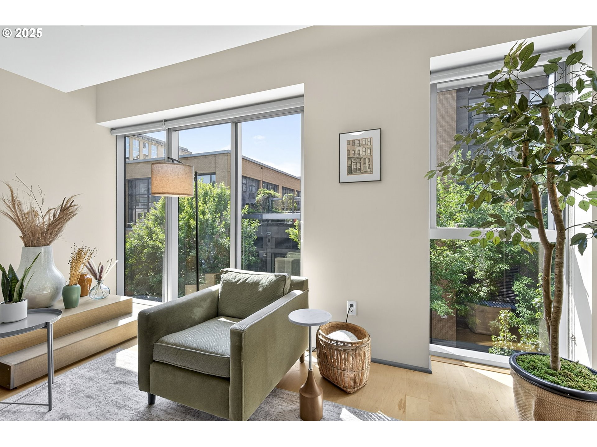 1221 Southwest 10th Avenue, Unit 306 Portland, OR 97205 - Photo 9 of 48 Living Room
