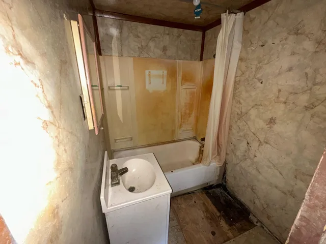 $67,750 | 490 4th Street, Benton Harbor, MI 49022