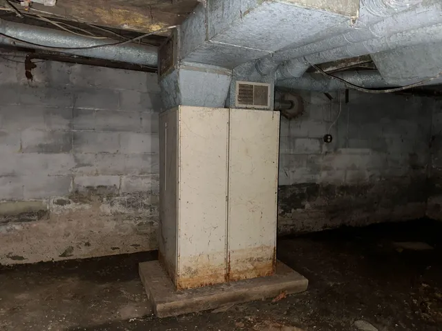 $67,750 | 490 4th Street, Benton Harbor, MI 49022