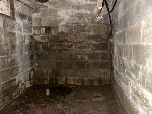 $67,750 | 490 4th Street, Benton Harbor, MI 49022