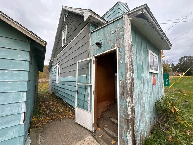 $67,750 | 490 4th Street, Benton Harbor, MI 49022