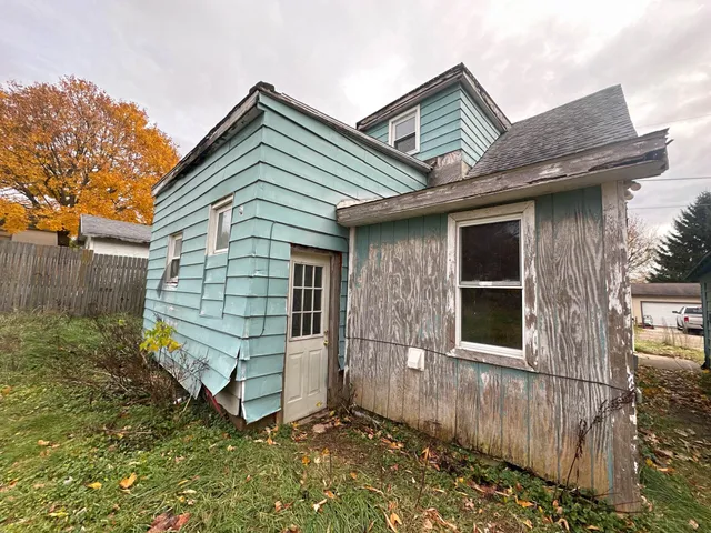 $67,750 | 490 4th Street, Benton Harbor, MI 49022