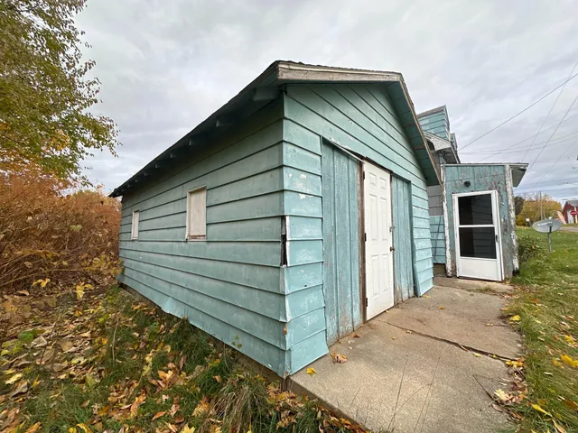 $67,750 | 490 4th Street, Benton Harbor, MI 49022