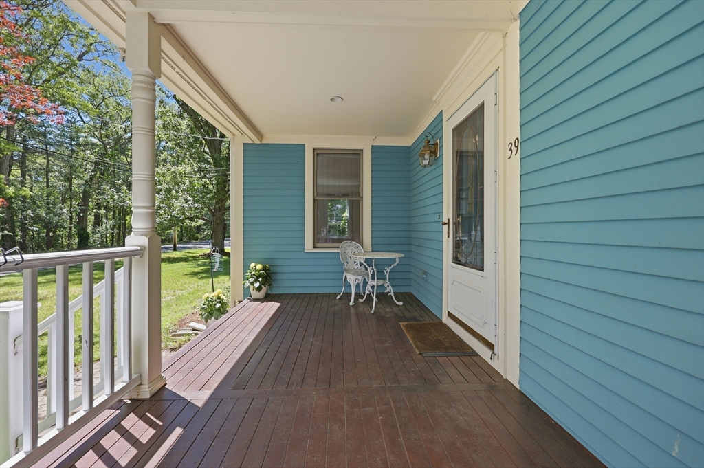 39 Beacon Street Amesbury, MA 01913 - Photo 7 of 41