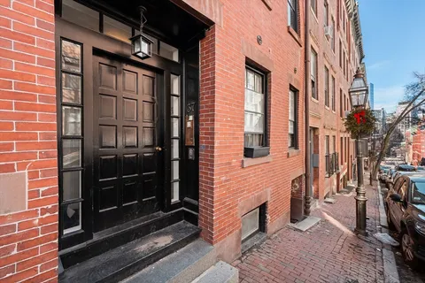 $829,000 | 37 Grove Street, Unit 2, Boston, MA 02114