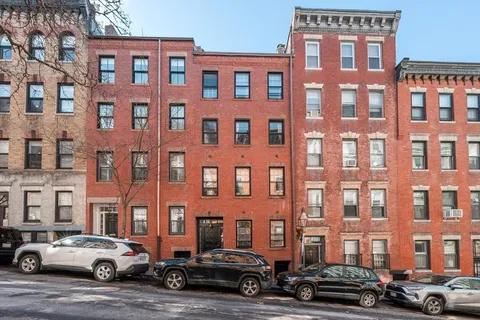 $829,000 | 37 Grove Street, Unit 2, Boston, MA 02114