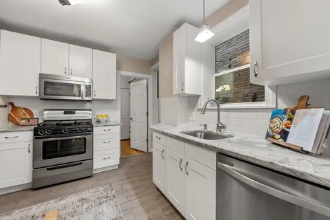 $829,000 | 37 Grove Street, Unit 2, Boston, MA 02114