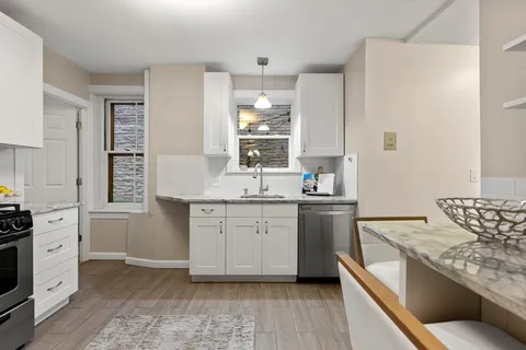 $829,000 | 37 Grove Street, Unit 2, Boston, MA 02114
