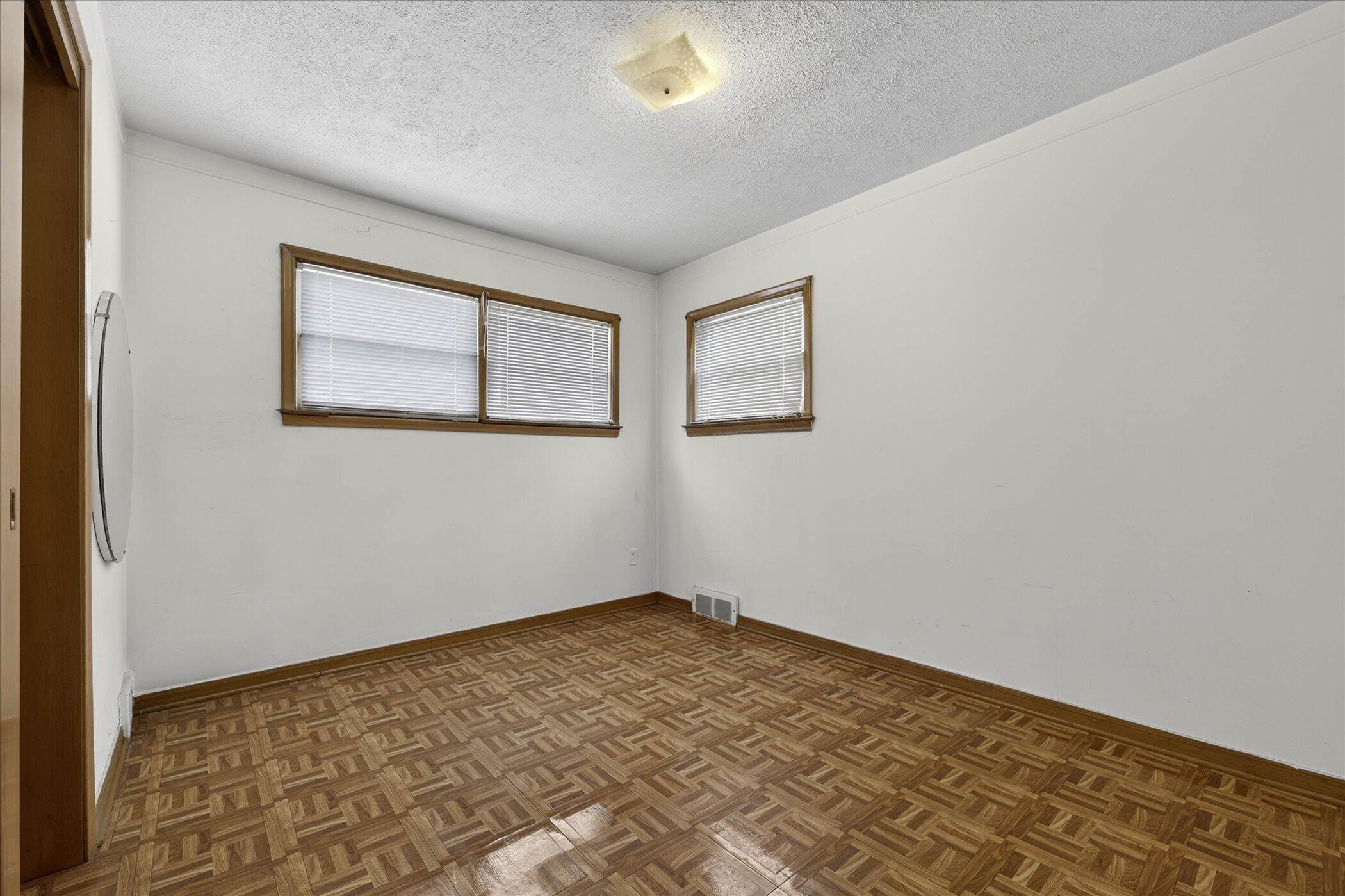 11101 Craft Street Detroit, MI 48224 - Photo 11 of 28 16-11101-Craft-St-Detroit-MI-48224-Windo