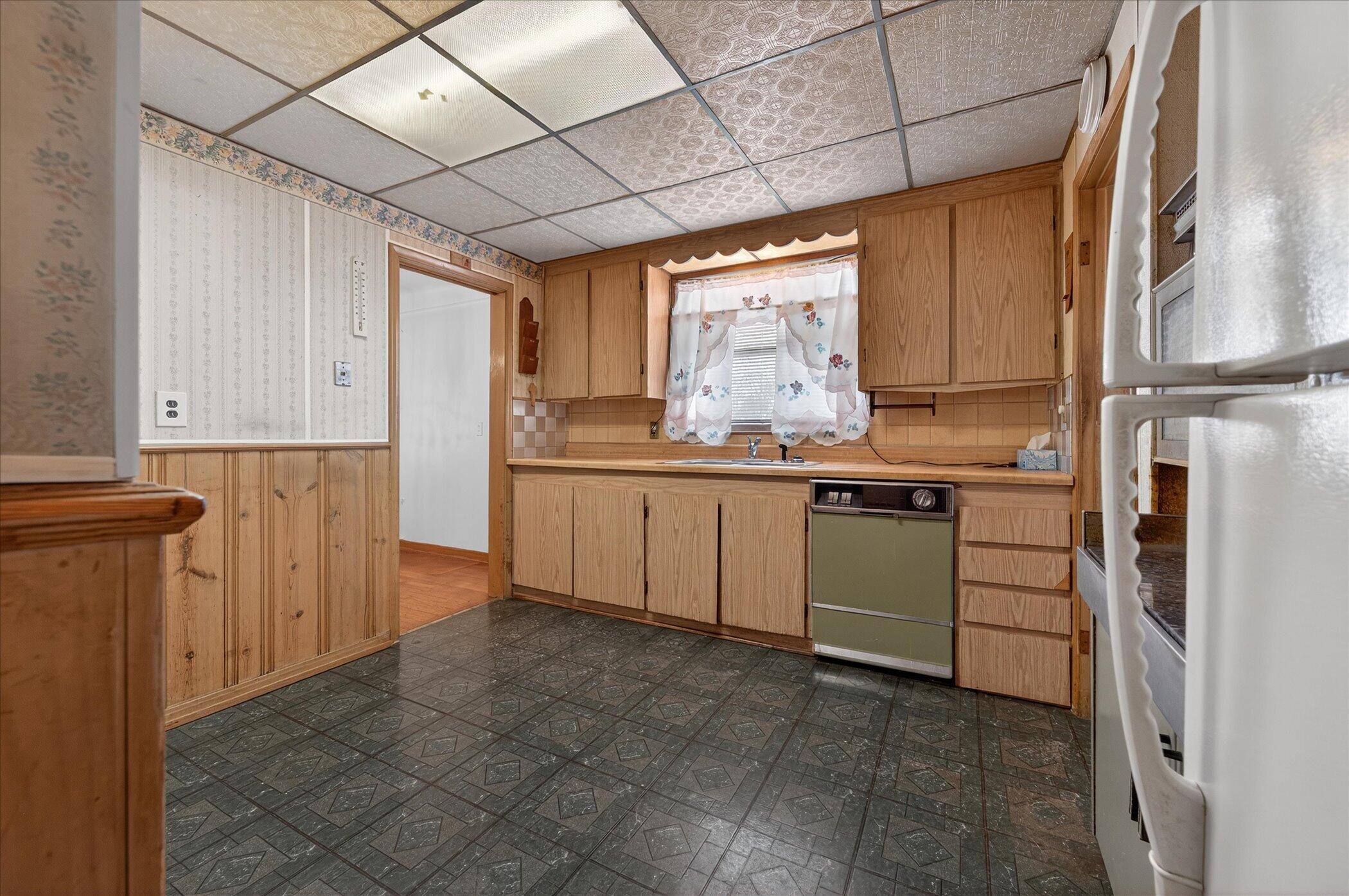 11101 Craft Street Detroit, MI 48224 - Photo 18 of 28 25-11101-Craft-St-Detroit-MI-48224-Windo