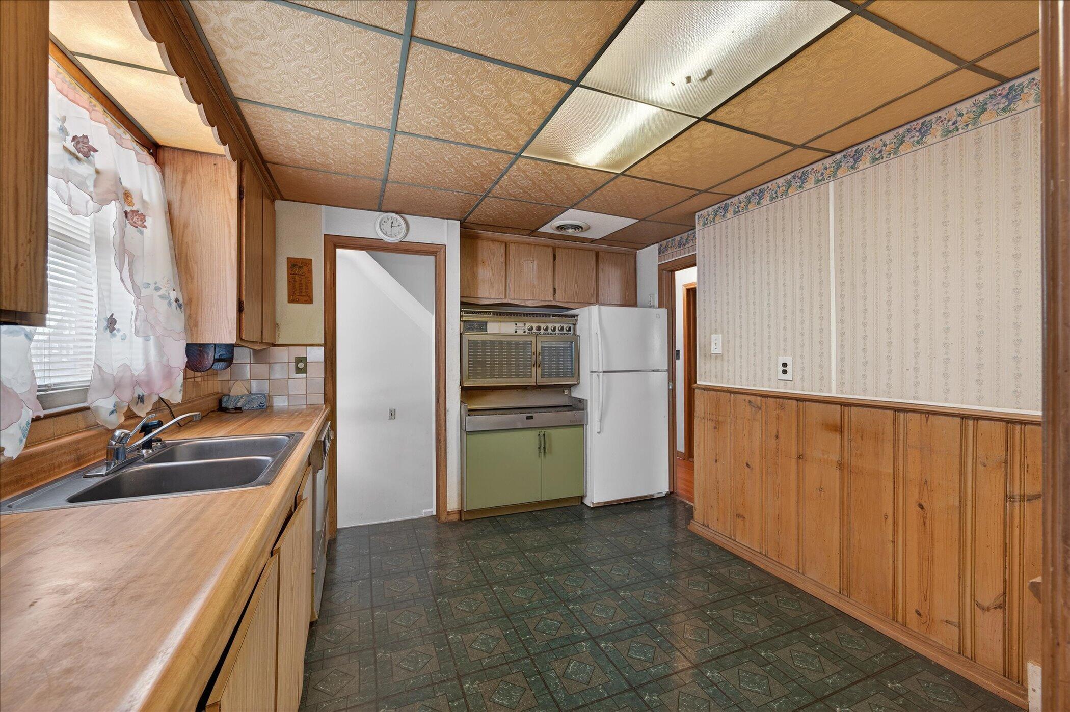 11101 Craft Street Detroit, MI 48224 - Photo 19 of 28 27-11101-Craft-St-Detroit-MI-48224-Windo