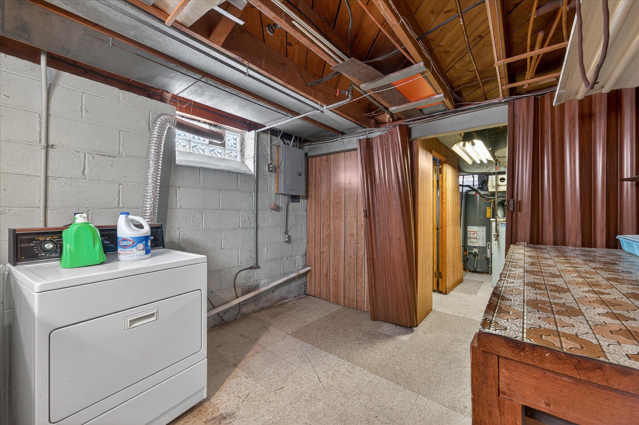 11101 Craft Street Detroit, MI 48224 - Photo 26 of 28 39-11101-Craft-St-Detroit-MI-48224-Windo