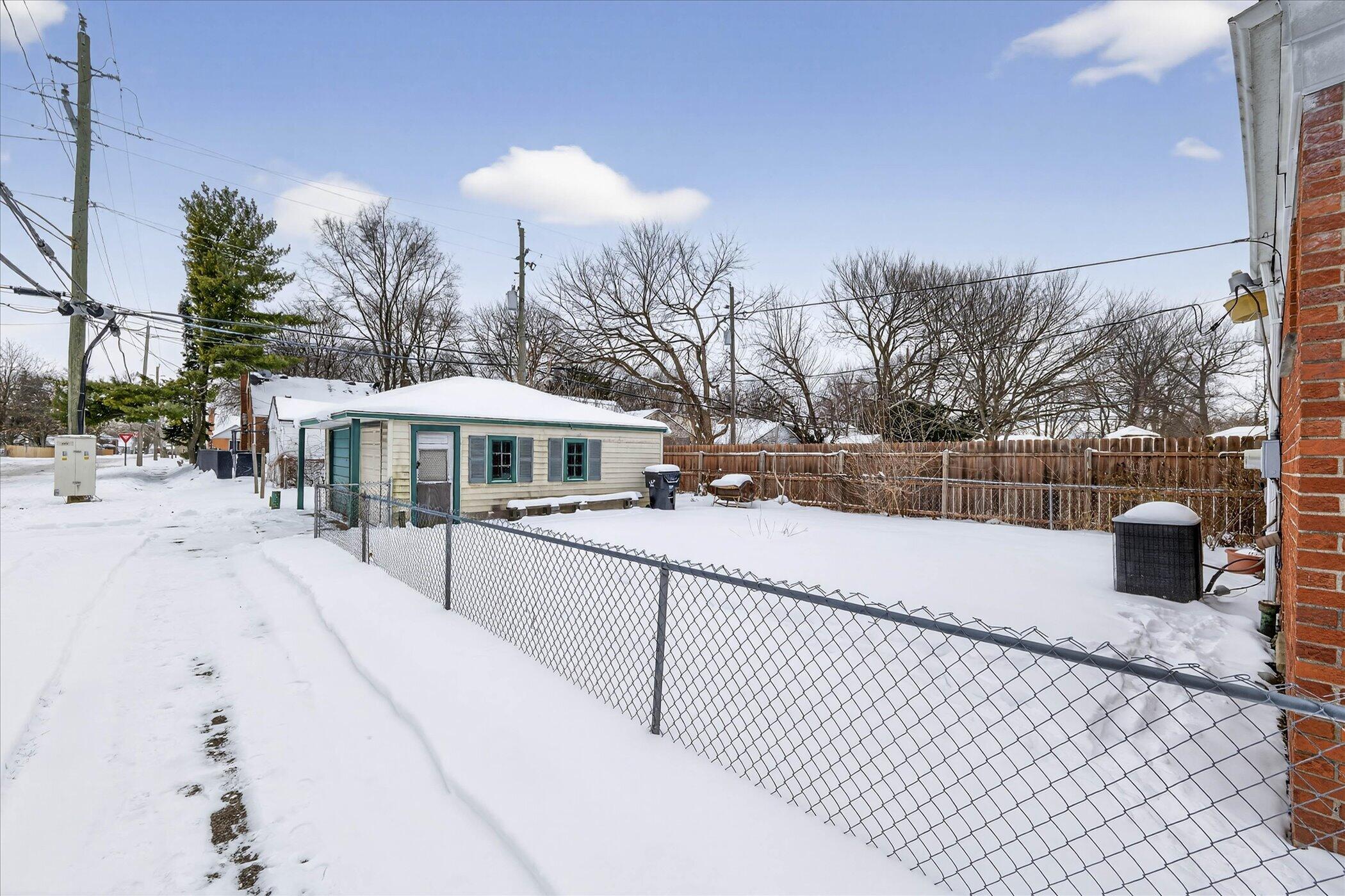 11101 Craft Street Detroit, MI 48224 - Photo 28 of 28 43-11101-Craft-St-Detroit-MI-48224-Windo