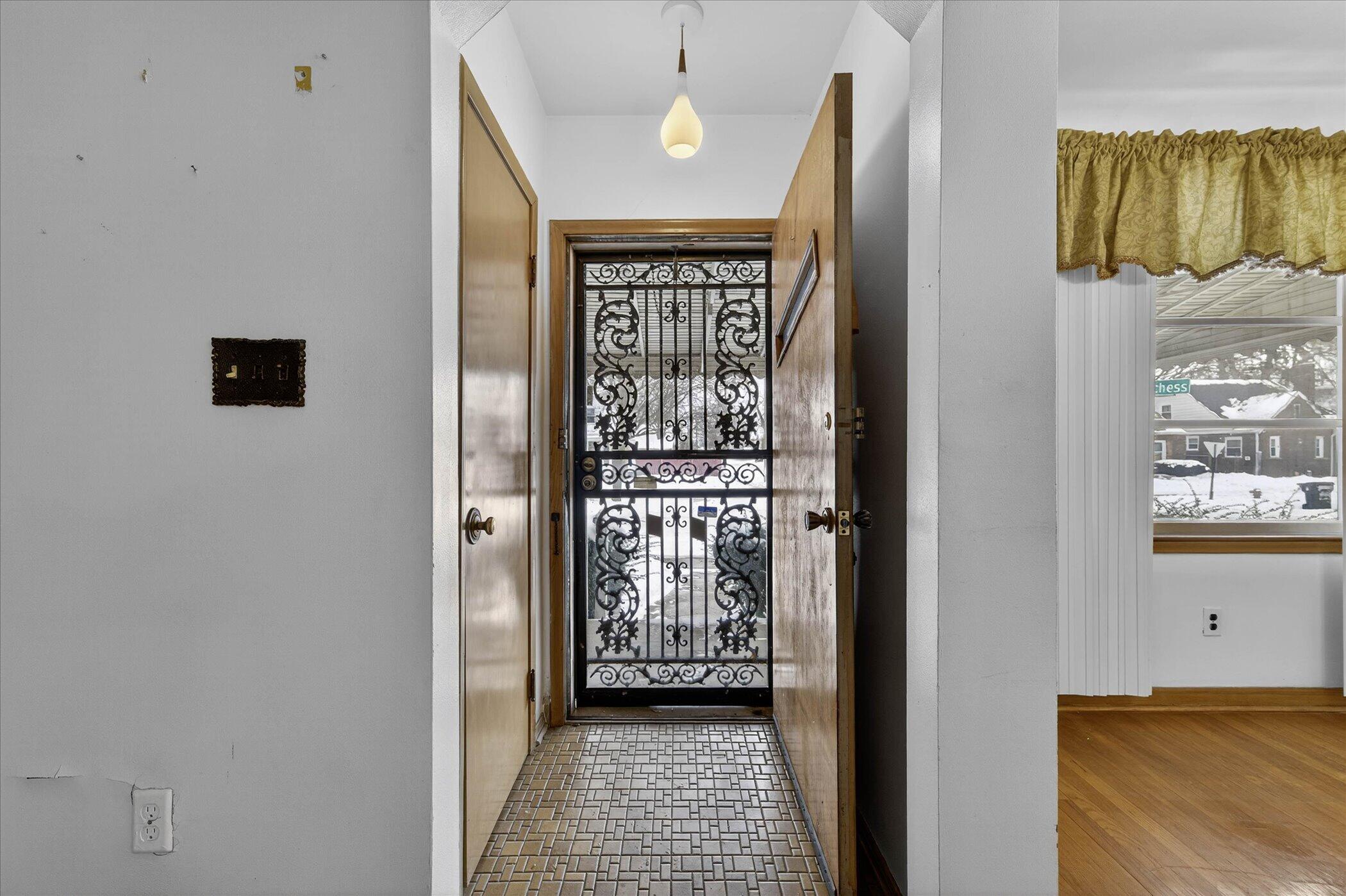 11101 Craft Street Detroit, MI 48224 - Photo 5 of 28 06-11101-Craft-St-Detroit-MI-48224-Windo