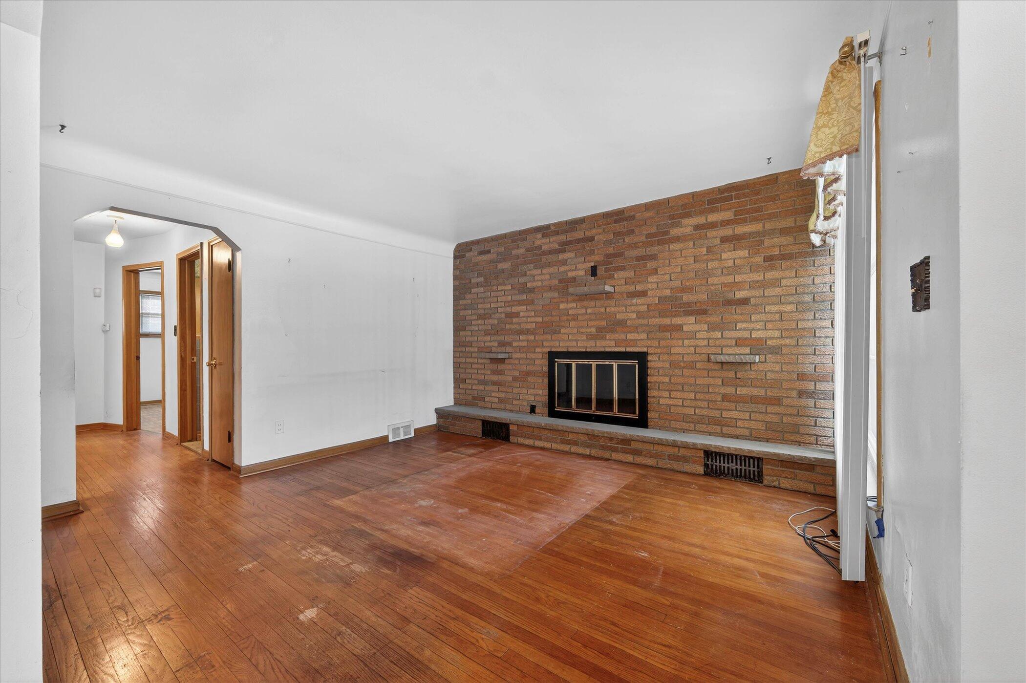 11101 Craft Street Detroit, MI 48224 - Photo 6 of 28 07-11101-Craft-St-Detroit-MI-48224-Windo