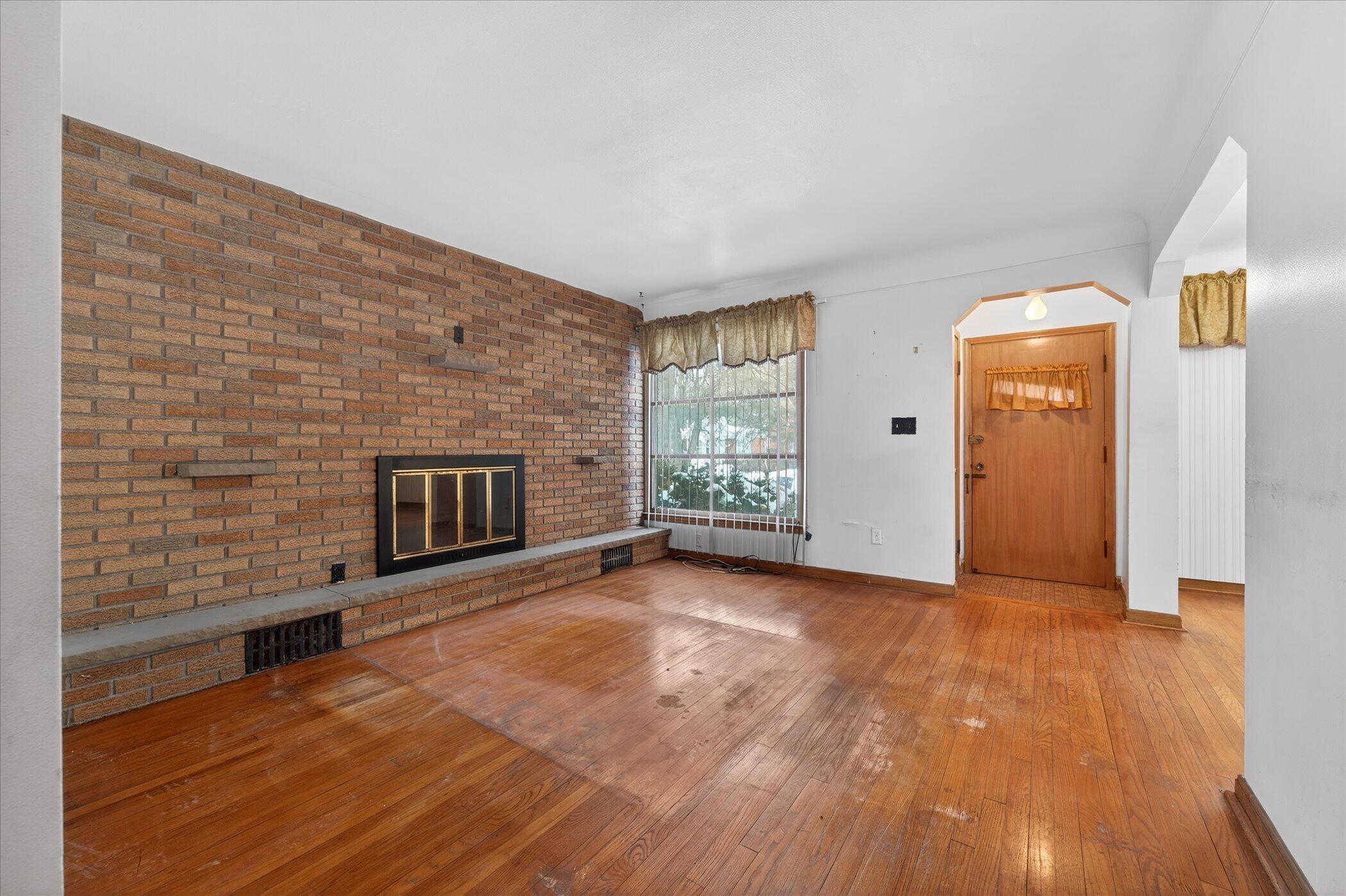 11101 Craft Street Detroit, MI 48224 - Photo 7 of 28 08-11101-Craft-St-Detroit-MI-48224-Windo