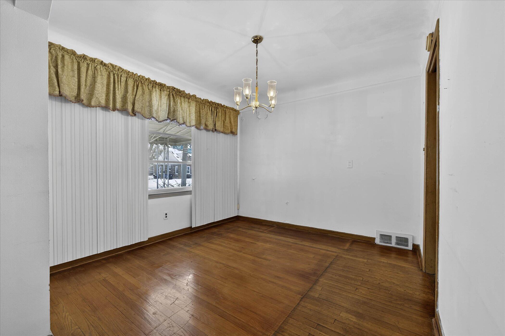 11101 Craft Street Detroit, MI 48224 - Photo 8 of 28 11-11101-Craft-St-Detroit-MI-48224-Windo