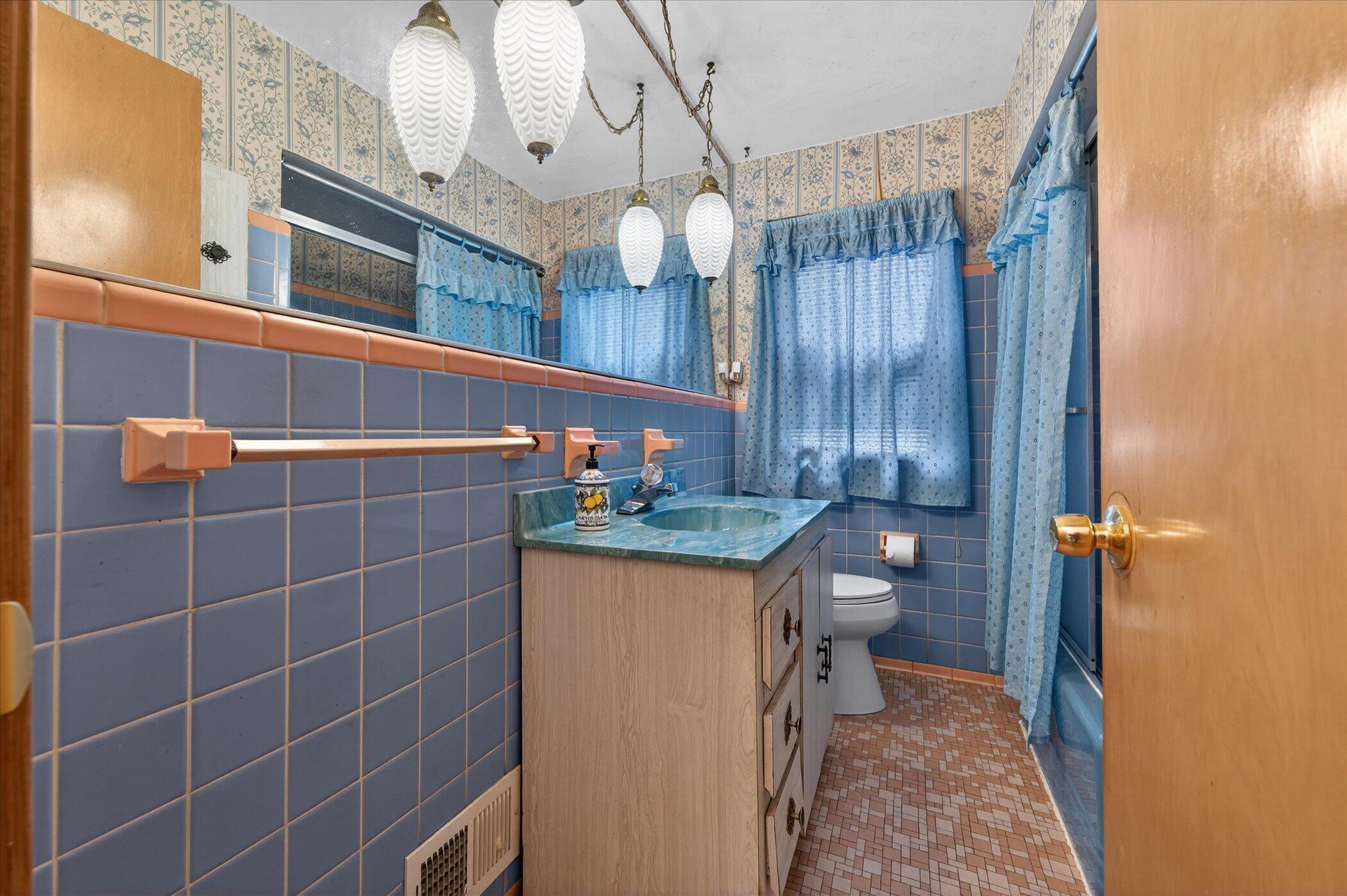 11101 Craft Street Detroit, MI 48224 - Photo 10 of 28 14-11101-Craft-St-Detroit-MI-48224-Windo