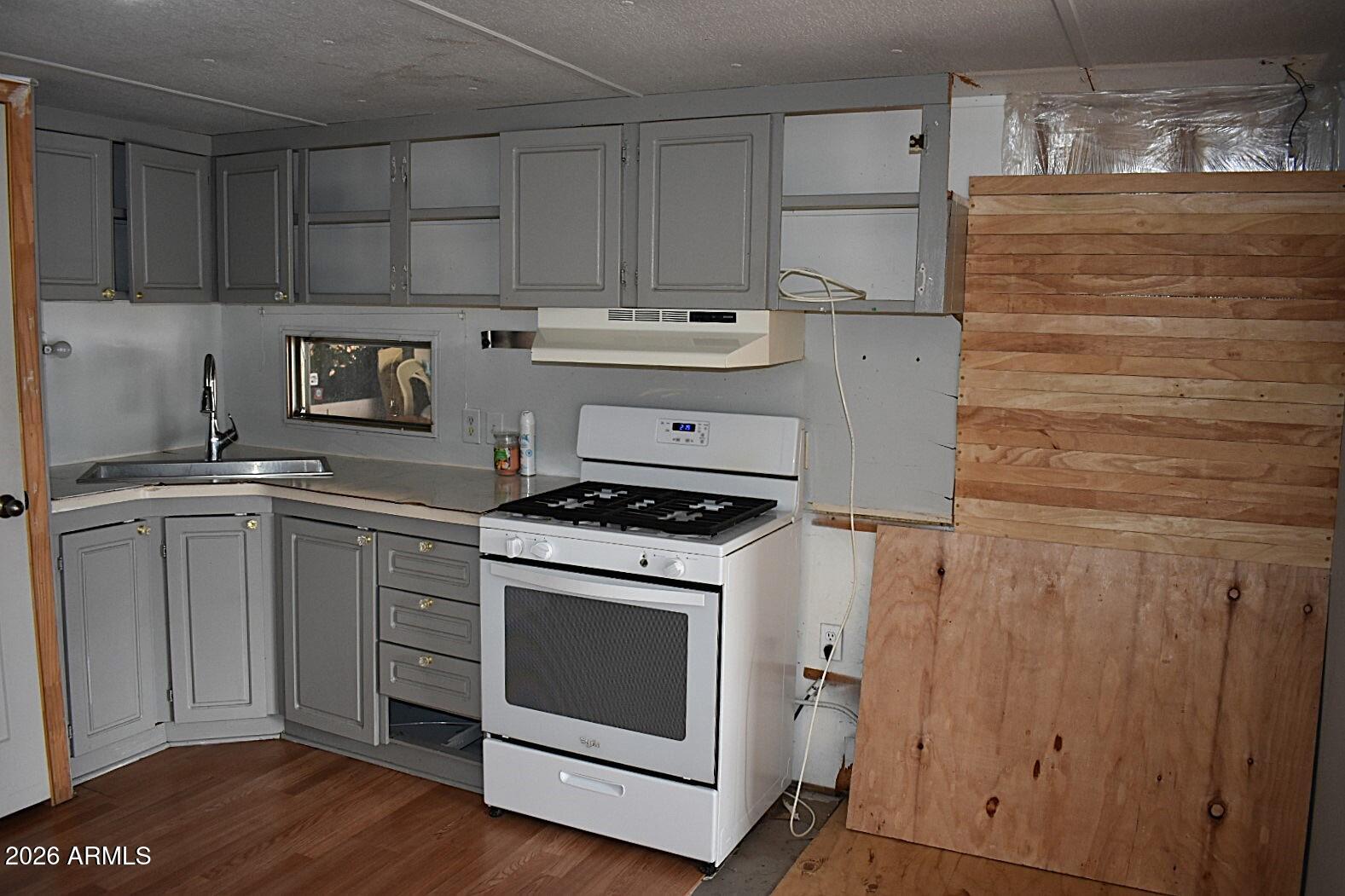 8138 Butte Street Mesa, AZ 85207 - Photo 5 of 27 a kitchen with a stove and a refrigerator