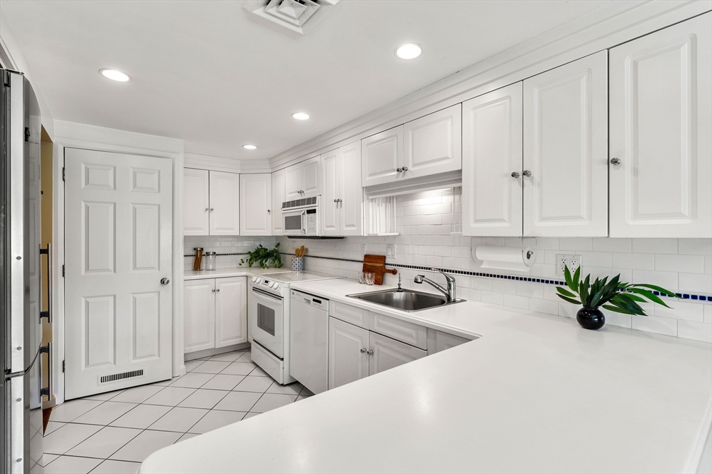 75 Grove Street, Unit 225 Wellesley, MA 02482 - Photo 22 of 41