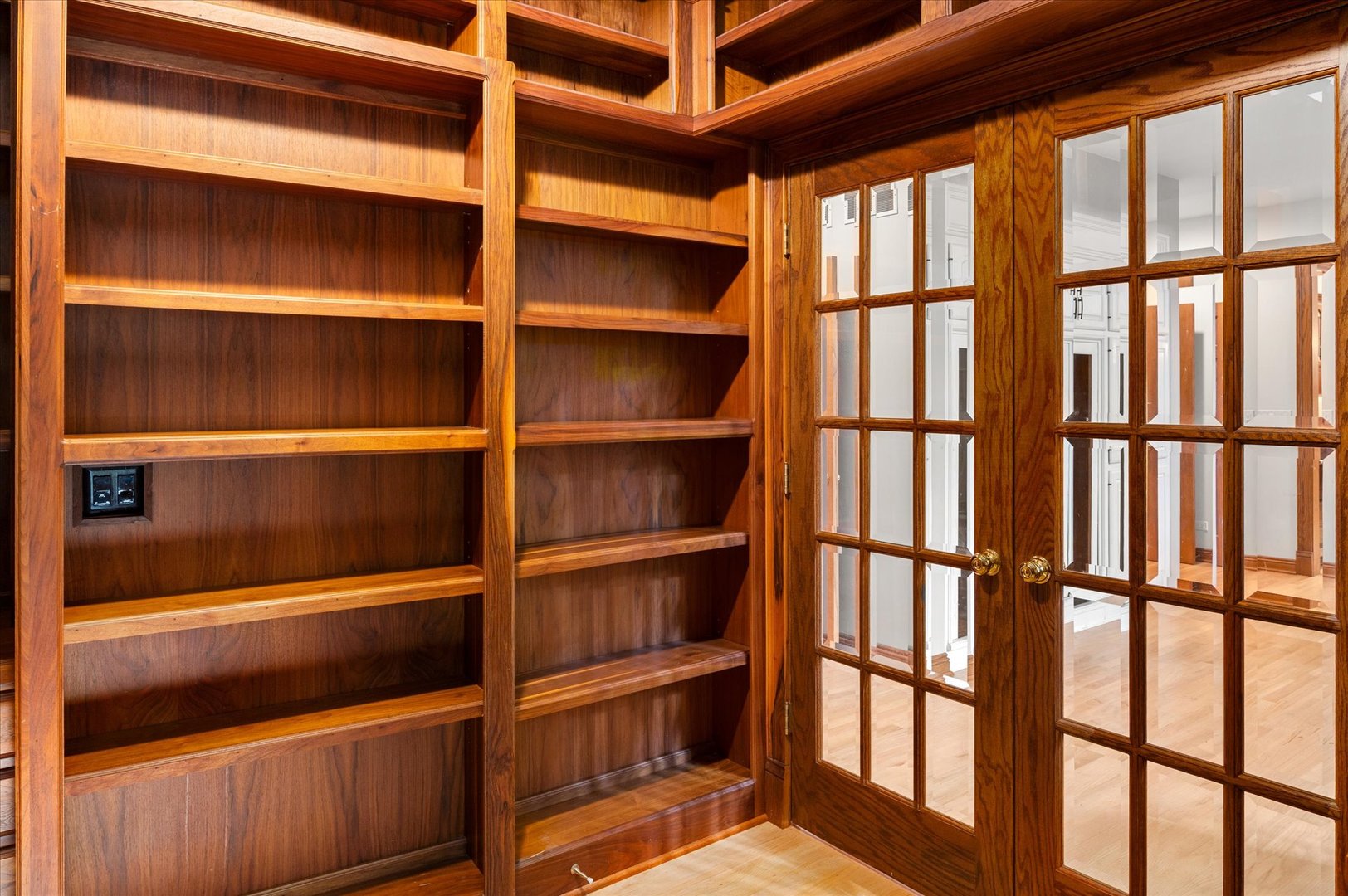 5N847 Surrey Road Wayne, IL 60184 - Photo 14 of 45 a view of a room with shelves