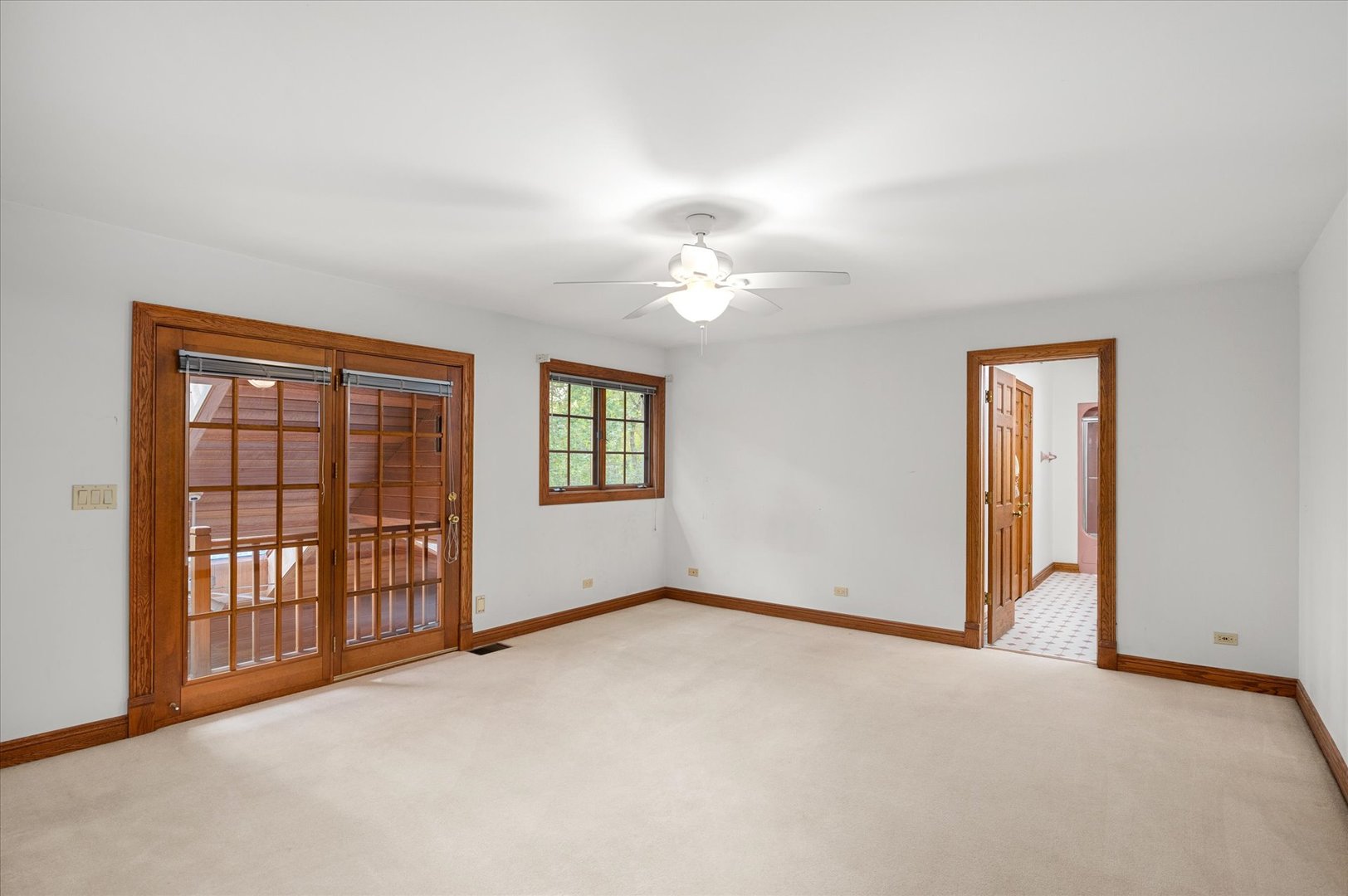 5N847 Surrey Road Wayne, IL 60184 - Photo 32 of 45 an empty room with windows and closet