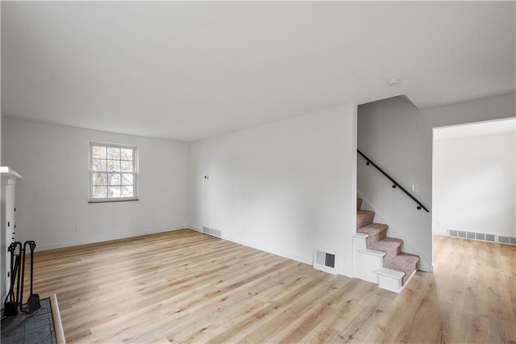 1255 Hazlett Road Pittsburgh, PA 15237 - Photo 5 of 31