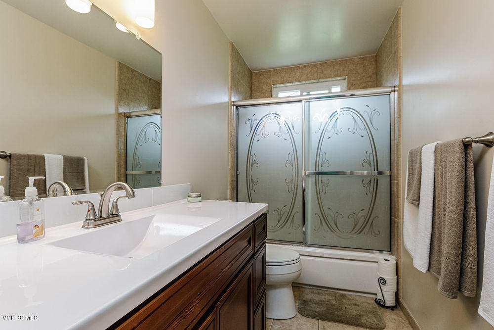691 Marsh Rondo Camarillo, CA 93010 - Photo 12 of 15 14_bathroom_1
