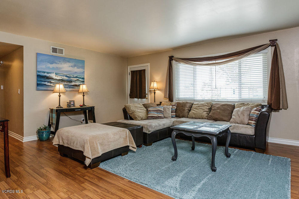691 Marsh Rondo Camarillo, CA 93010 - Photo 4 of 15 03_living_area