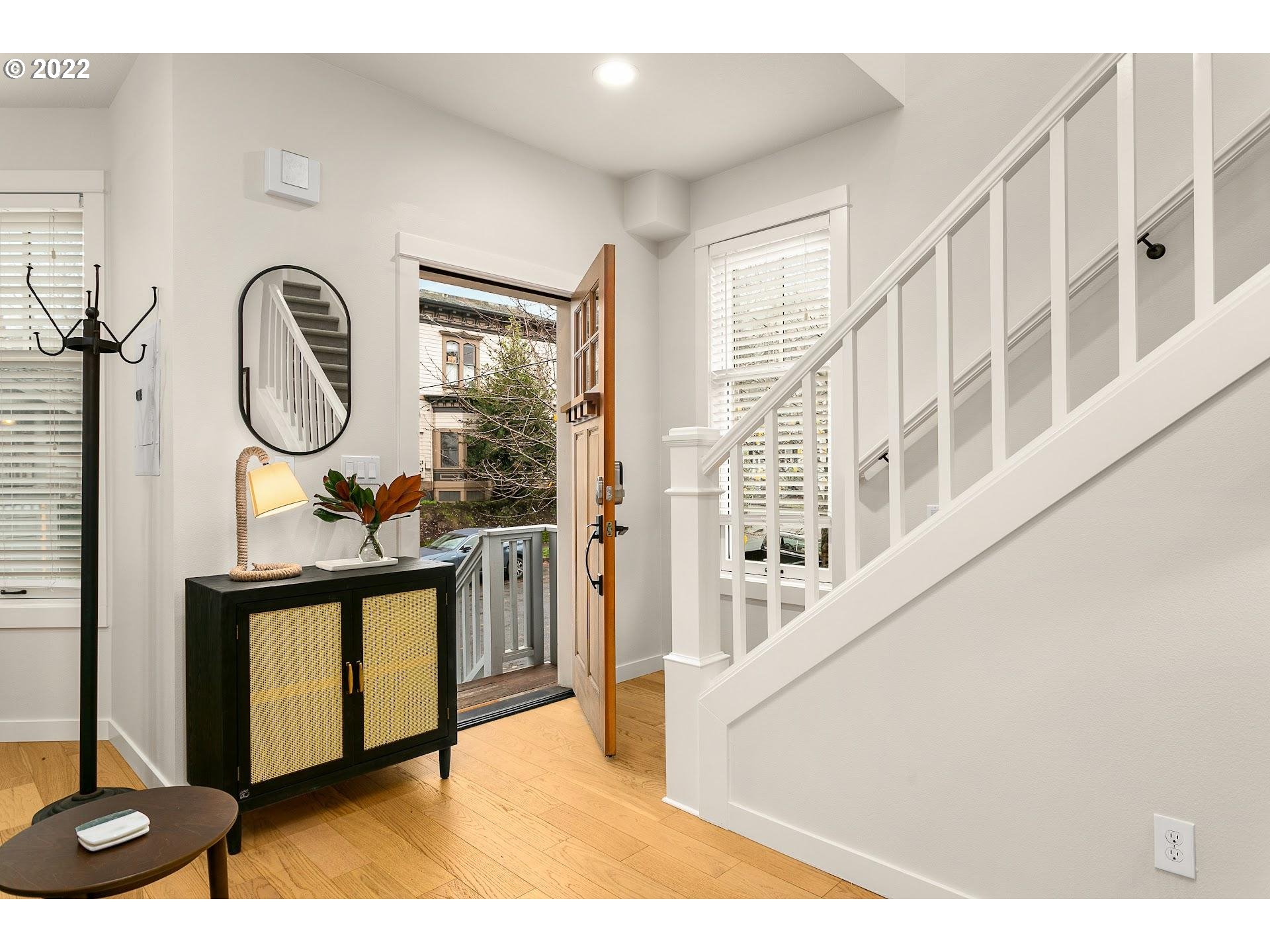 21 Southwest Meade Street, Unit A Portland, OR 97201 - Photo 4 of 29