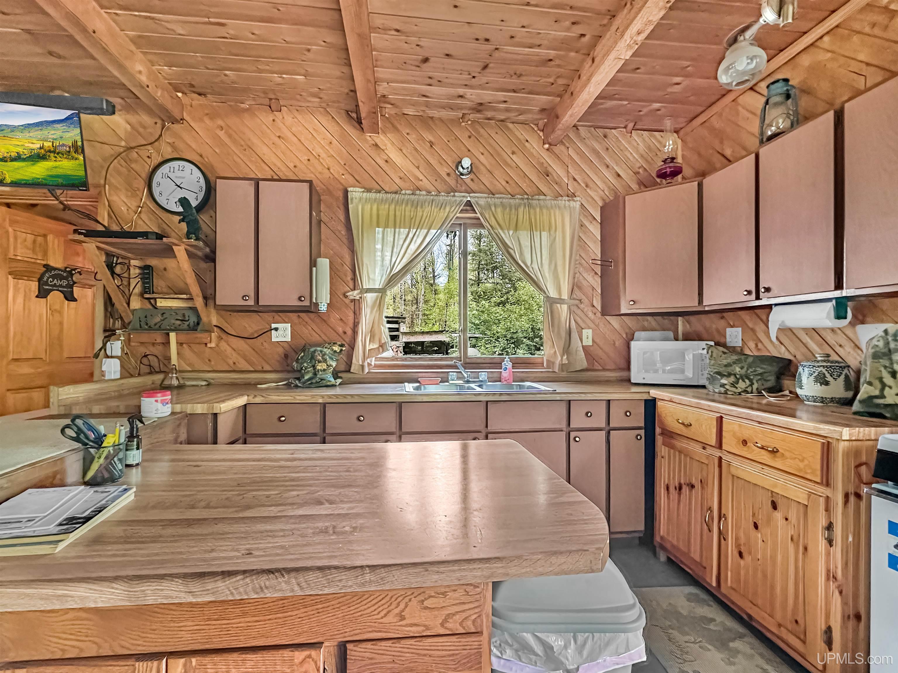 7854 38 Road Rapid River, MI 49878 - Photo 3 of 16