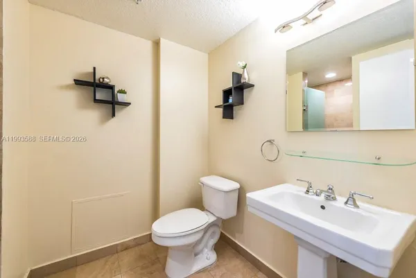 $4,500 | 1500 Ocean Drive, Unit 609, Miami Beach, FL 33139