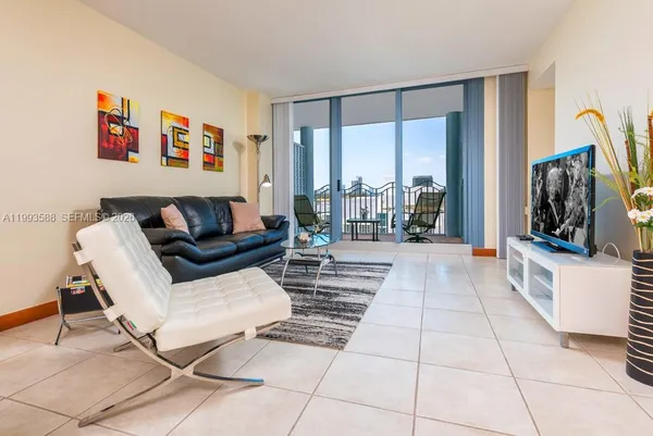 $4,500 | 1500 Ocean Drive, Unit 609, Miami Beach, FL 33139