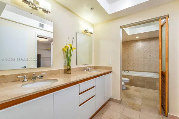 $4,500 | 1500 Ocean Drive, Unit 609, Miami Beach, FL 33139