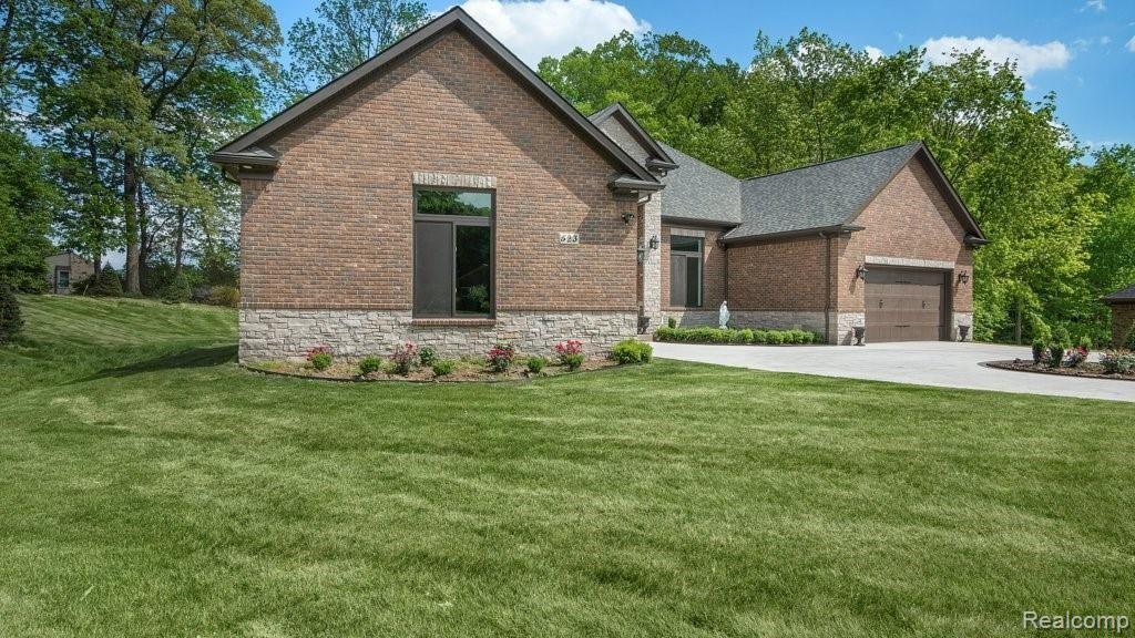 523 Rochdale Drive South Rochester Hills, MI 48309 - Photo 2 of 35