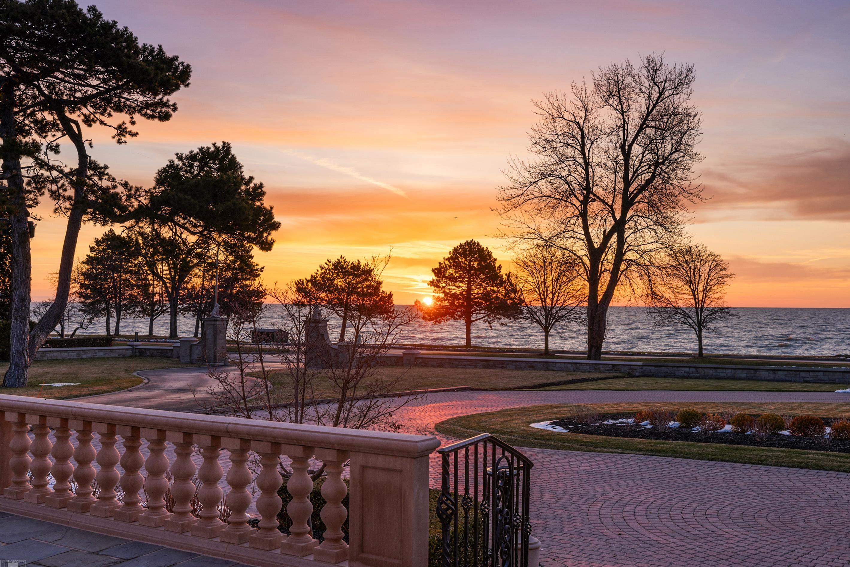 505 Lake Shore Road Grosse Pointe, MI 48236 - Photo 6 of 99 50112077-92b28adb-011a-4586-a5b4-7f6b0e25f0fd.JPG