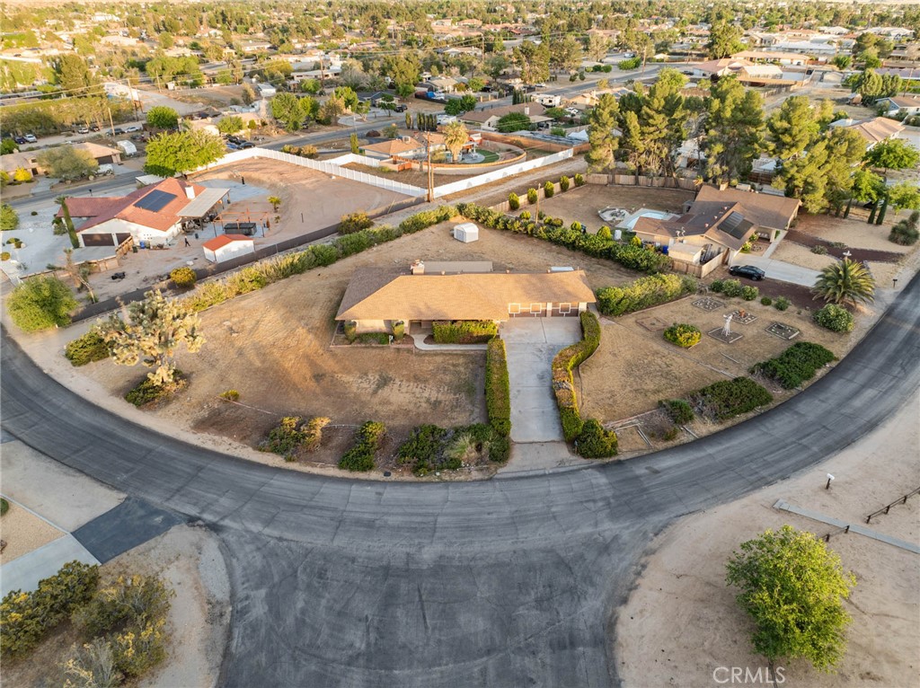19213 Tecumseh Road Apple Valley, CA 92307 - Photo 3 of 43