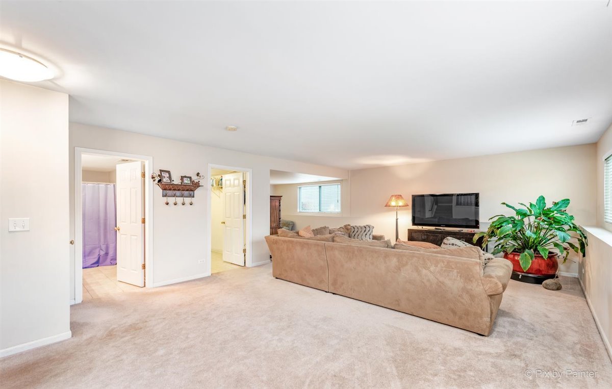 10418 Evendale Road Huntley, IL 60142 - Photo 12 of 25 Gallery Image 12
