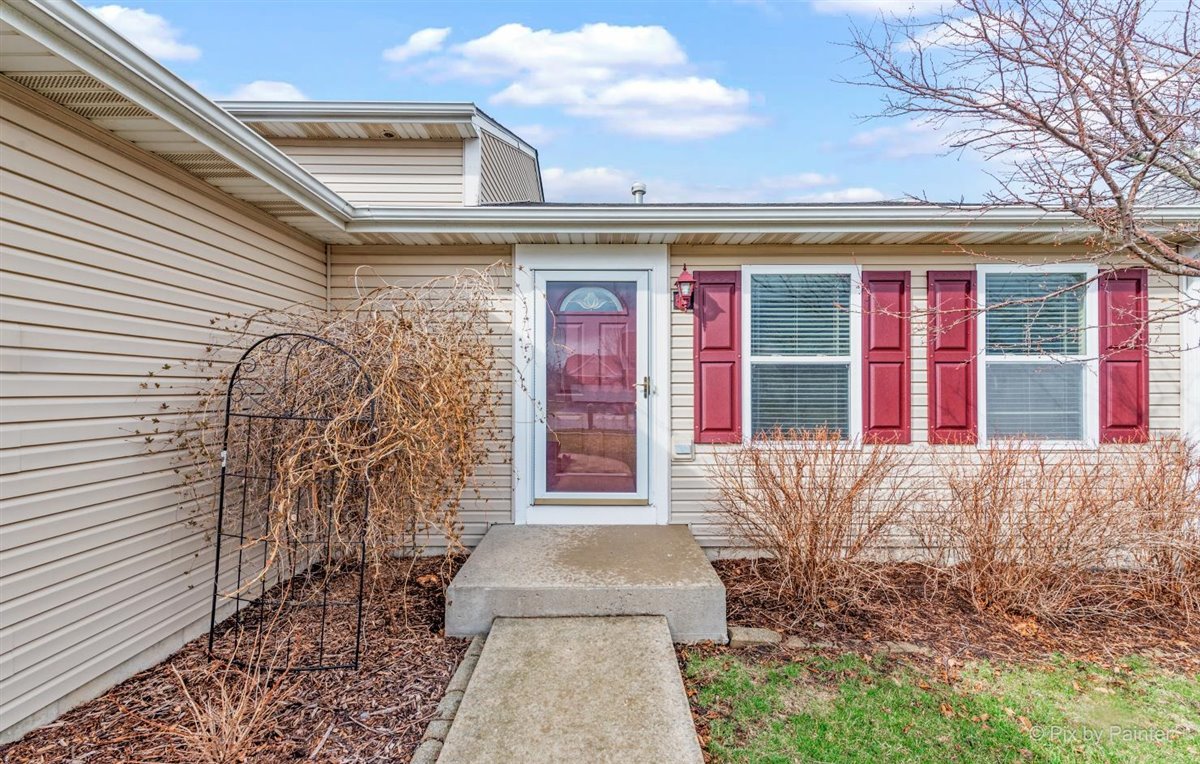10418 Evendale Road Huntley, IL 60142 - Photo 3 of 25 Gallery Image 3