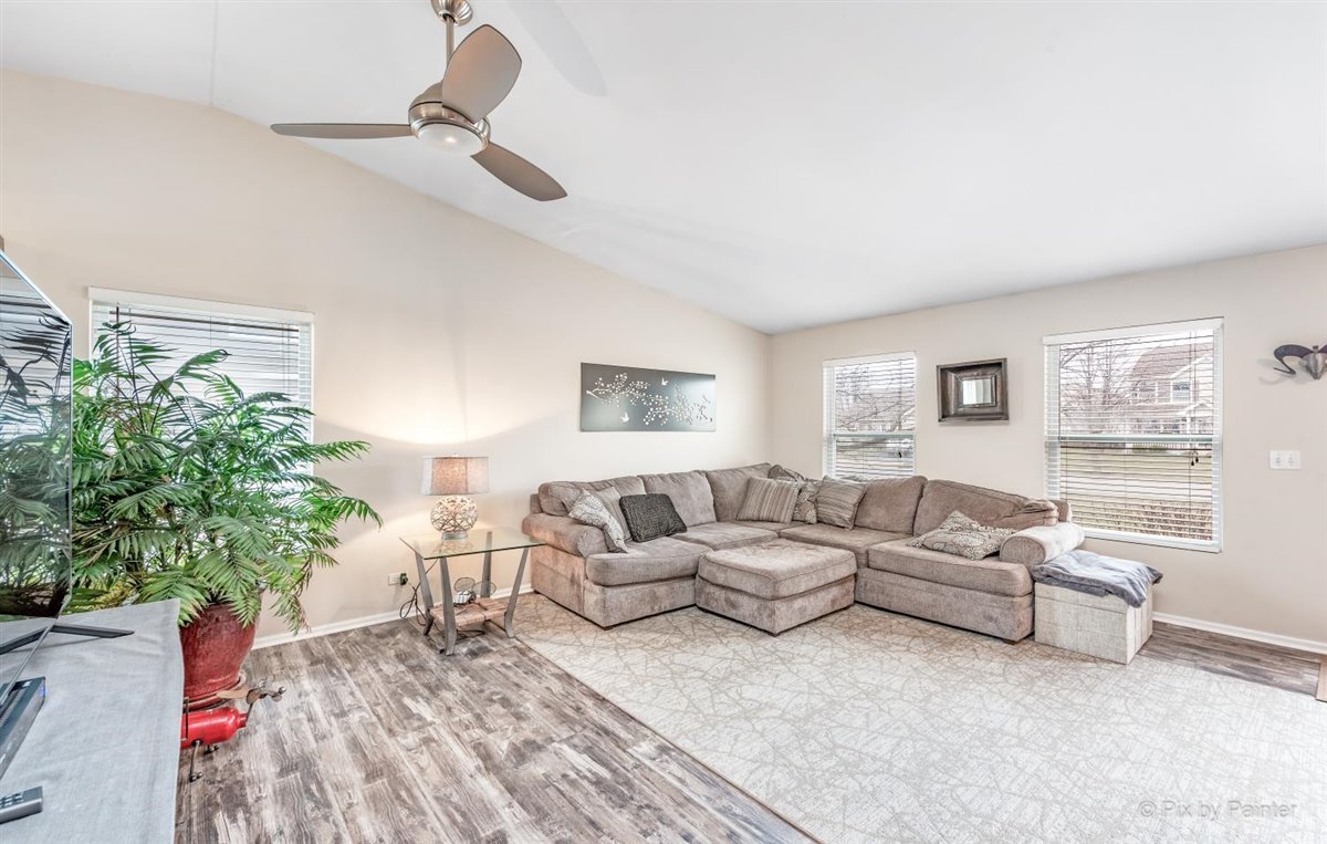 10418 Evendale Road Huntley, IL 60142 - Photo 5 of 25 Gallery Image 5