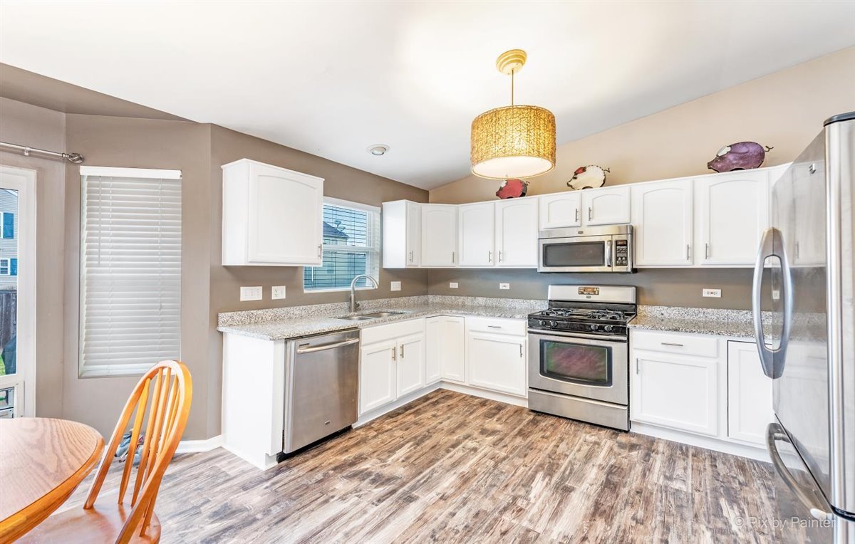10418 Evendale Road Huntley, IL 60142 - Photo 6 of 25 Gallery Image 6