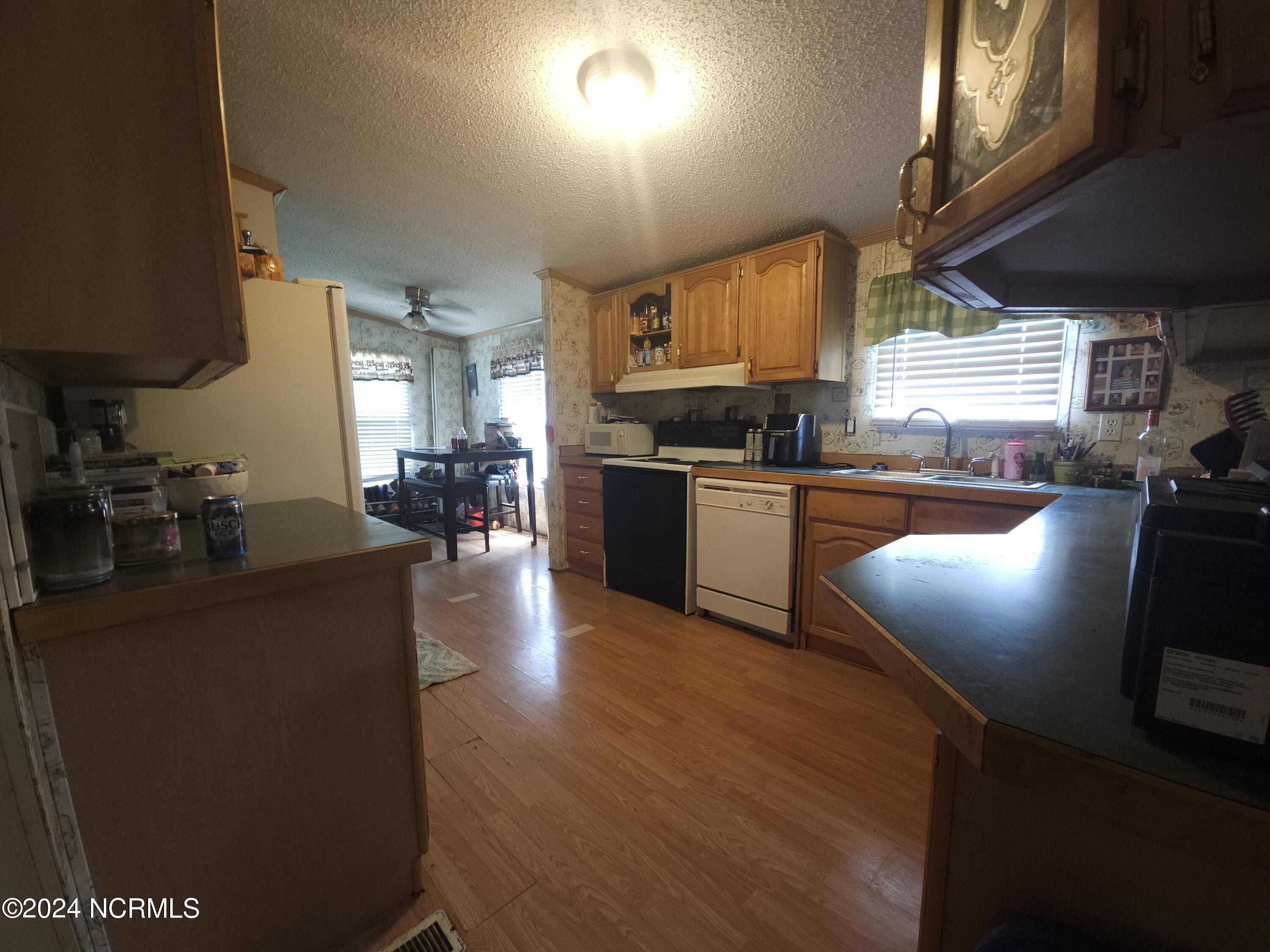 1294 Taylor Road Chocowinity, NC 27817 - Photo 11 of 19 Kitchen