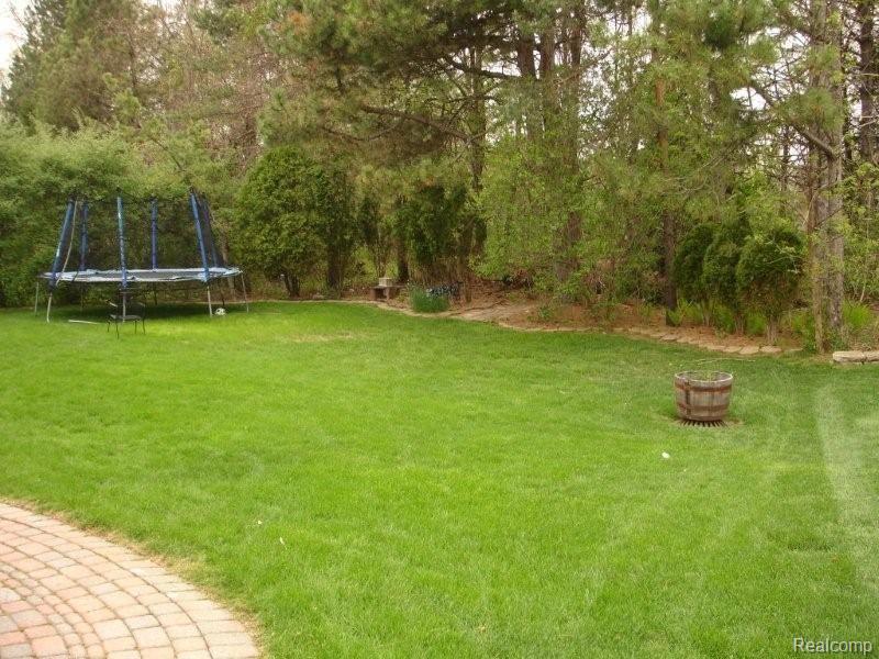 3566 Summit Ridge Drive Rochester, MI 48306 - Photo 24 of 25 Very private lot (2)