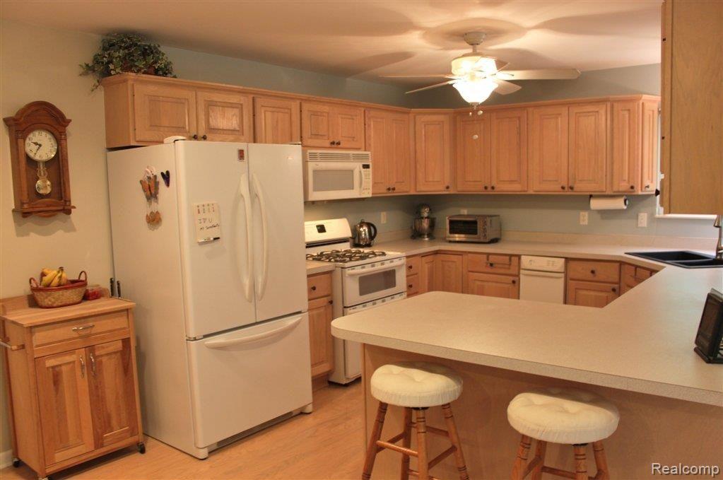 4411 Granger Road Ortonville, MI 48462 - Photo 7 of 25 Breakfast Bar