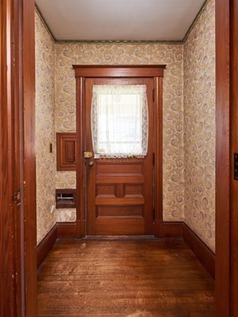 32 Wayne Street Worcester, MA 01603 - Photo 18 of 35