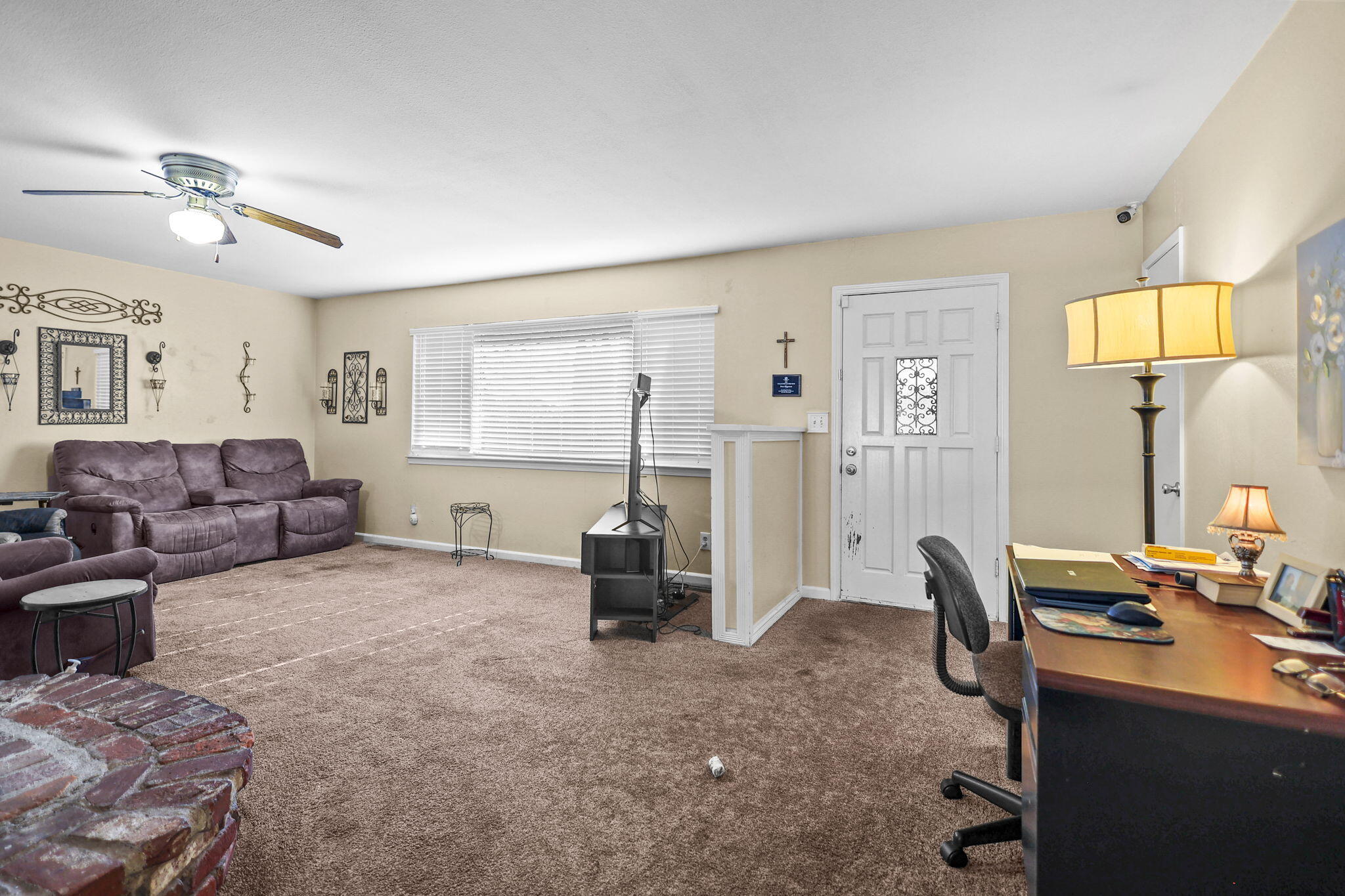 1556 Minor Street Redding, CA 96002 - Photo 2 of 38 Family Room