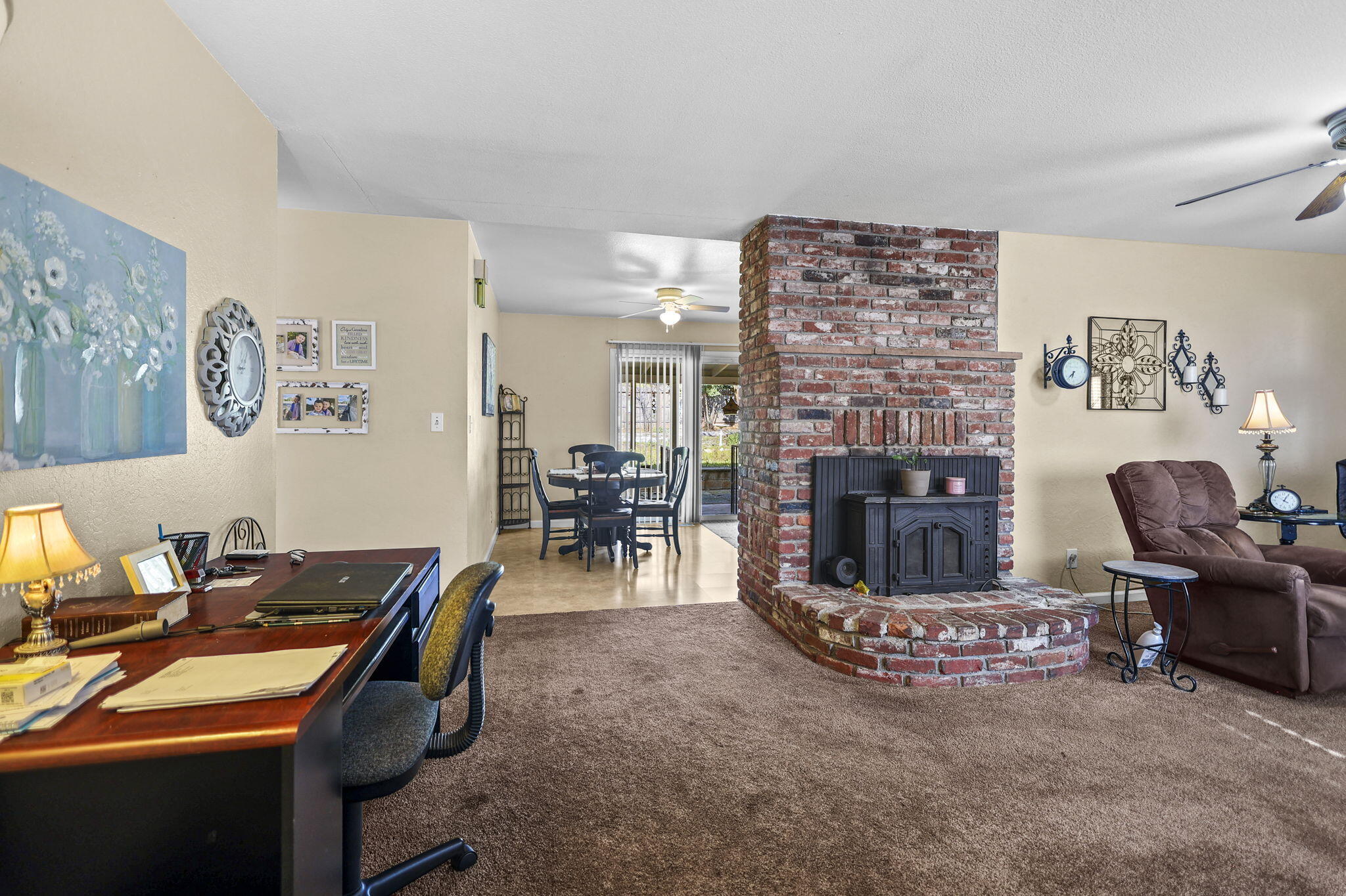 1556 Minor Street Redding, CA 96002 - Photo 5 of 38 Family room