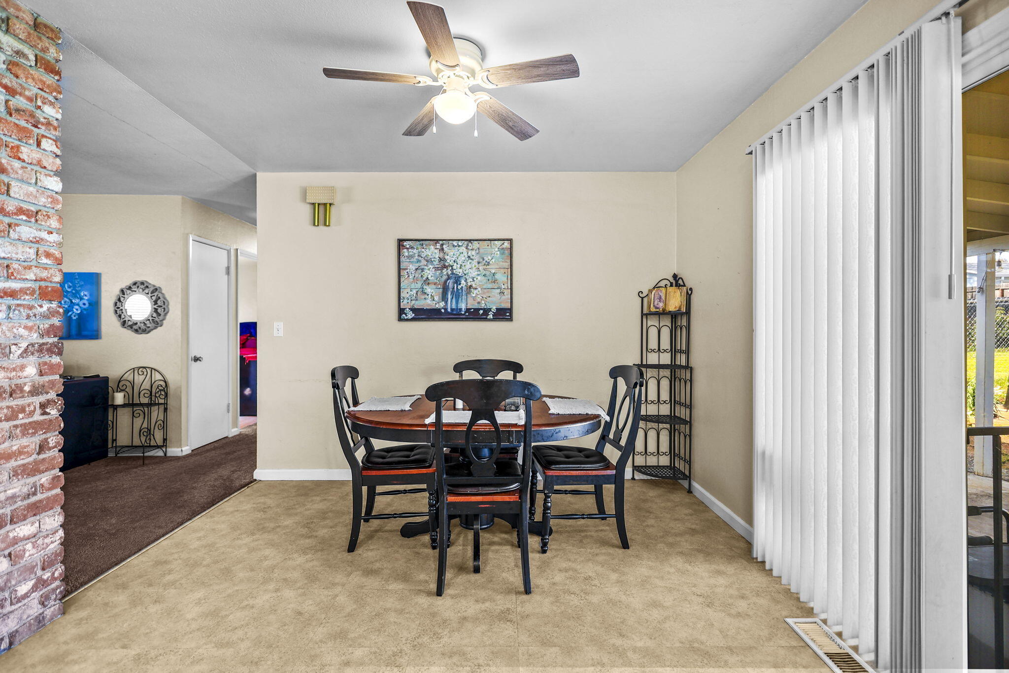 1556 Minor Street Redding, CA 96002 - Photo 8 of 38 Dining area