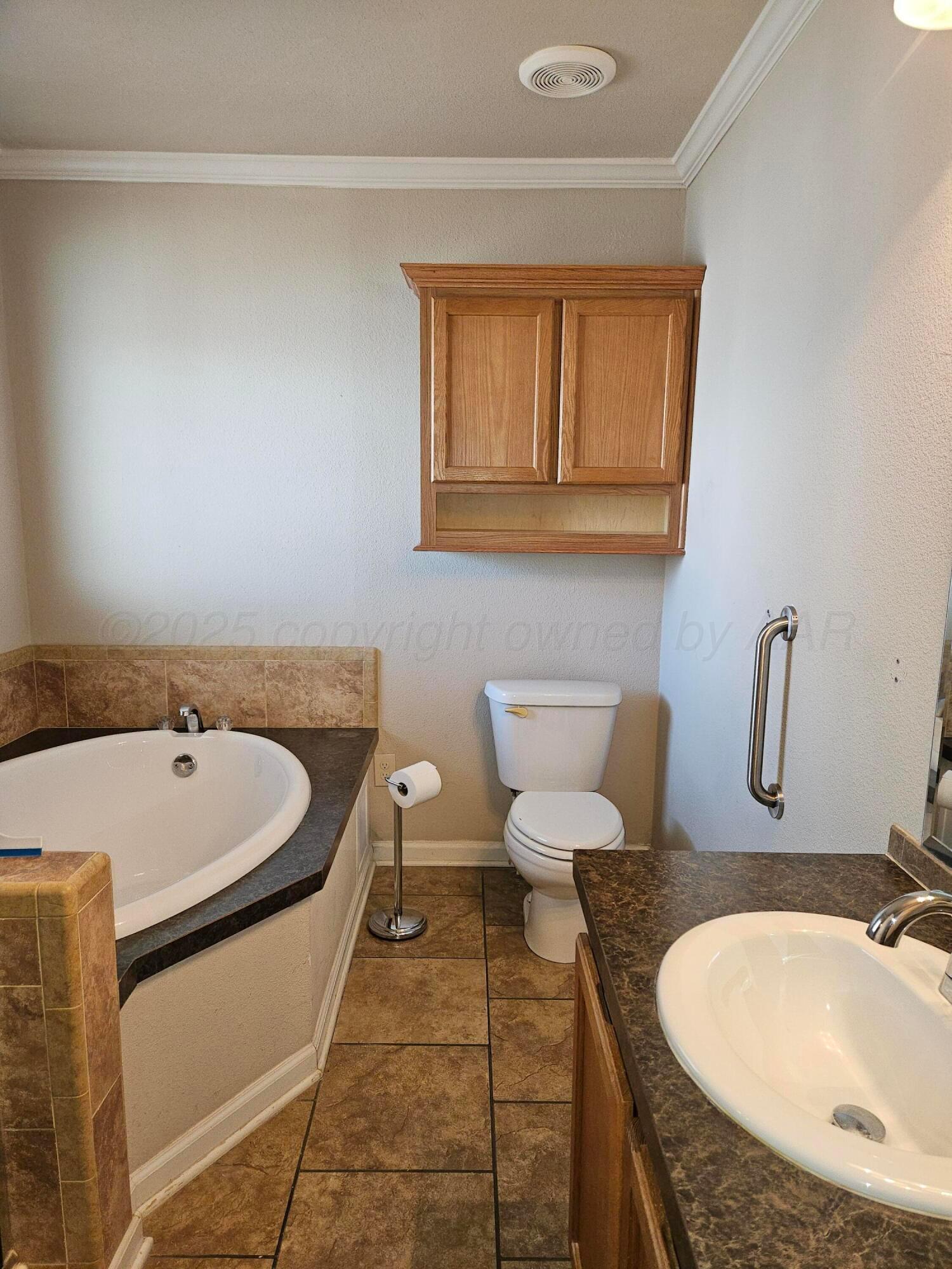 703 Martin Avenue Groom, TX 79039 - Photo 19 of 37 Primary Bath